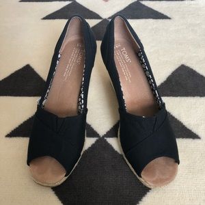 Black canvas Toms wedge